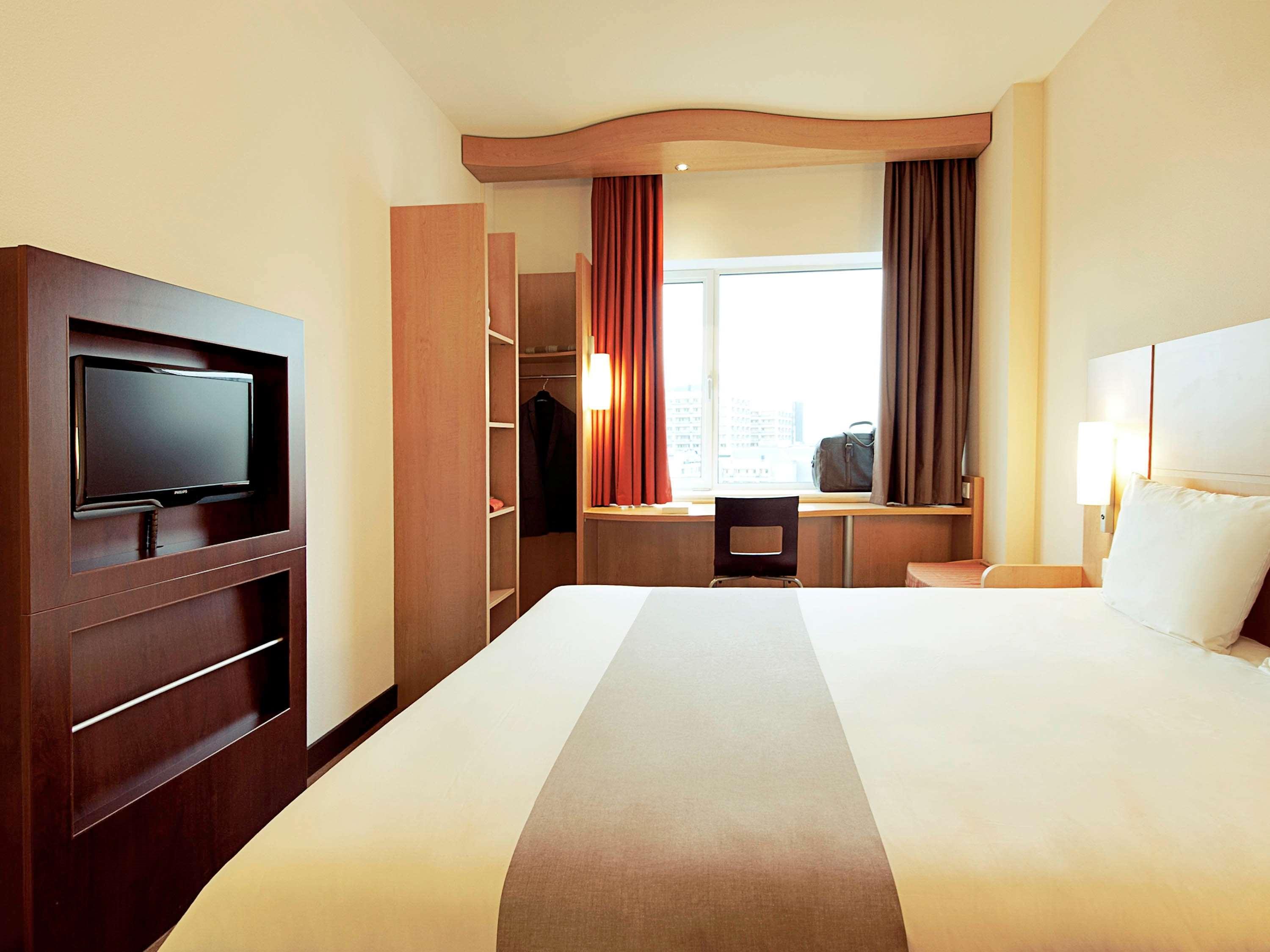 Ibis Baar Zug Екстериор снимка