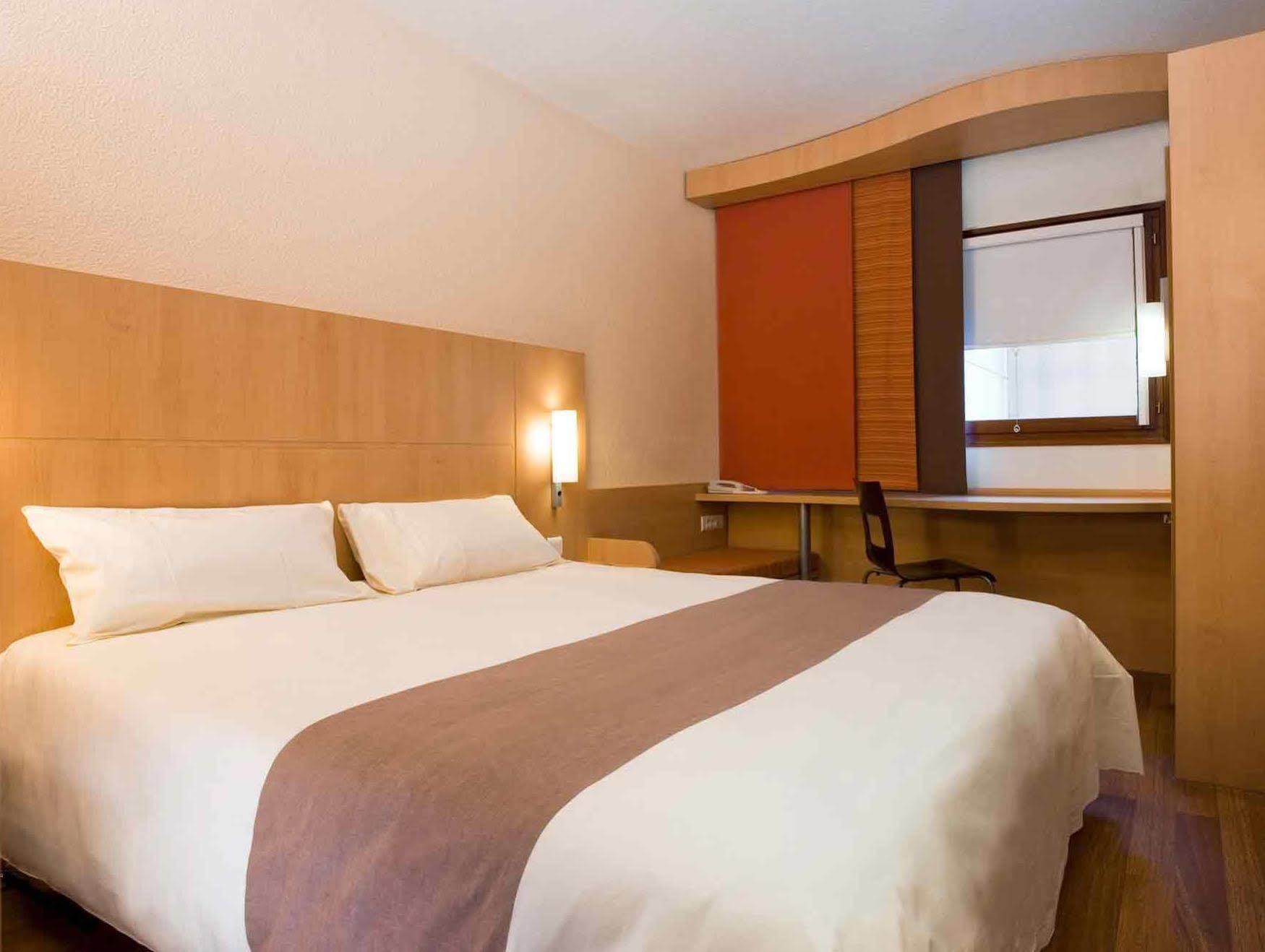 Ibis Baar Zug Екстериор снимка