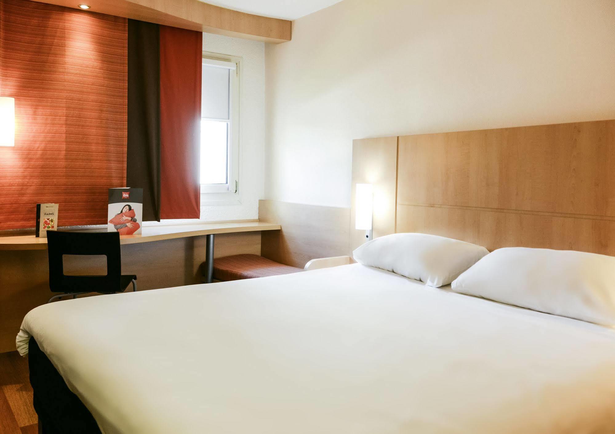 Ibis Baar Zug Екстериор снимка