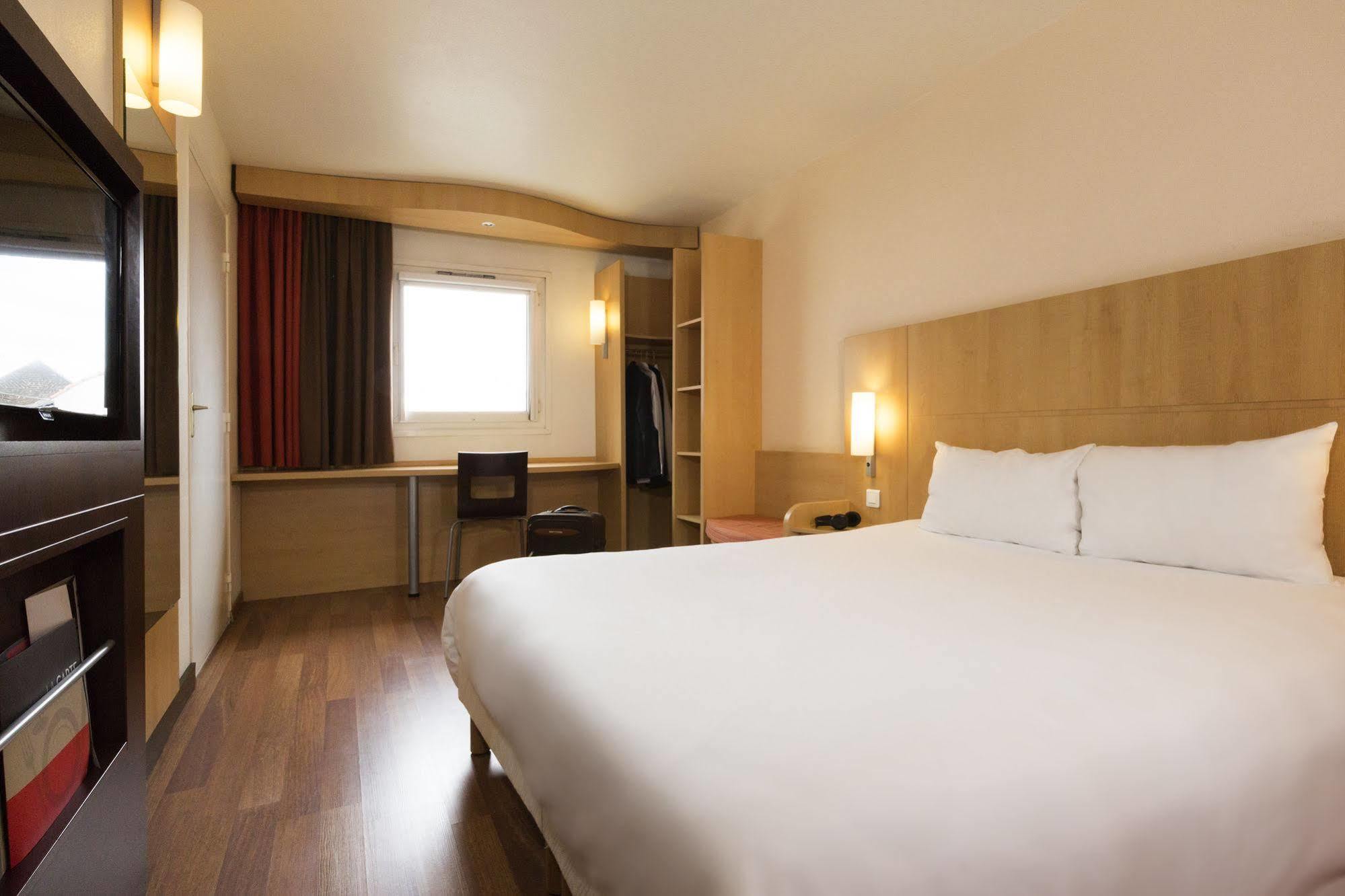 Ibis Baar Zug Екстериор снимка