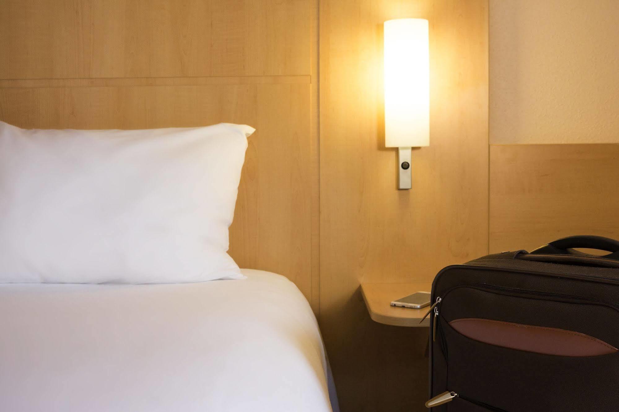 Ibis Baar Zug Екстериор снимка